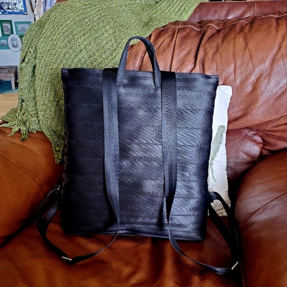 Babau Large Black Seatbeat Anti Theft Backpack with Interior Light - Picture 2 of 16